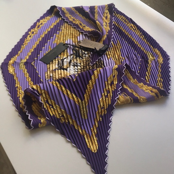 Original and unique Versace pleated silk scarf - Picture 4 of 4
